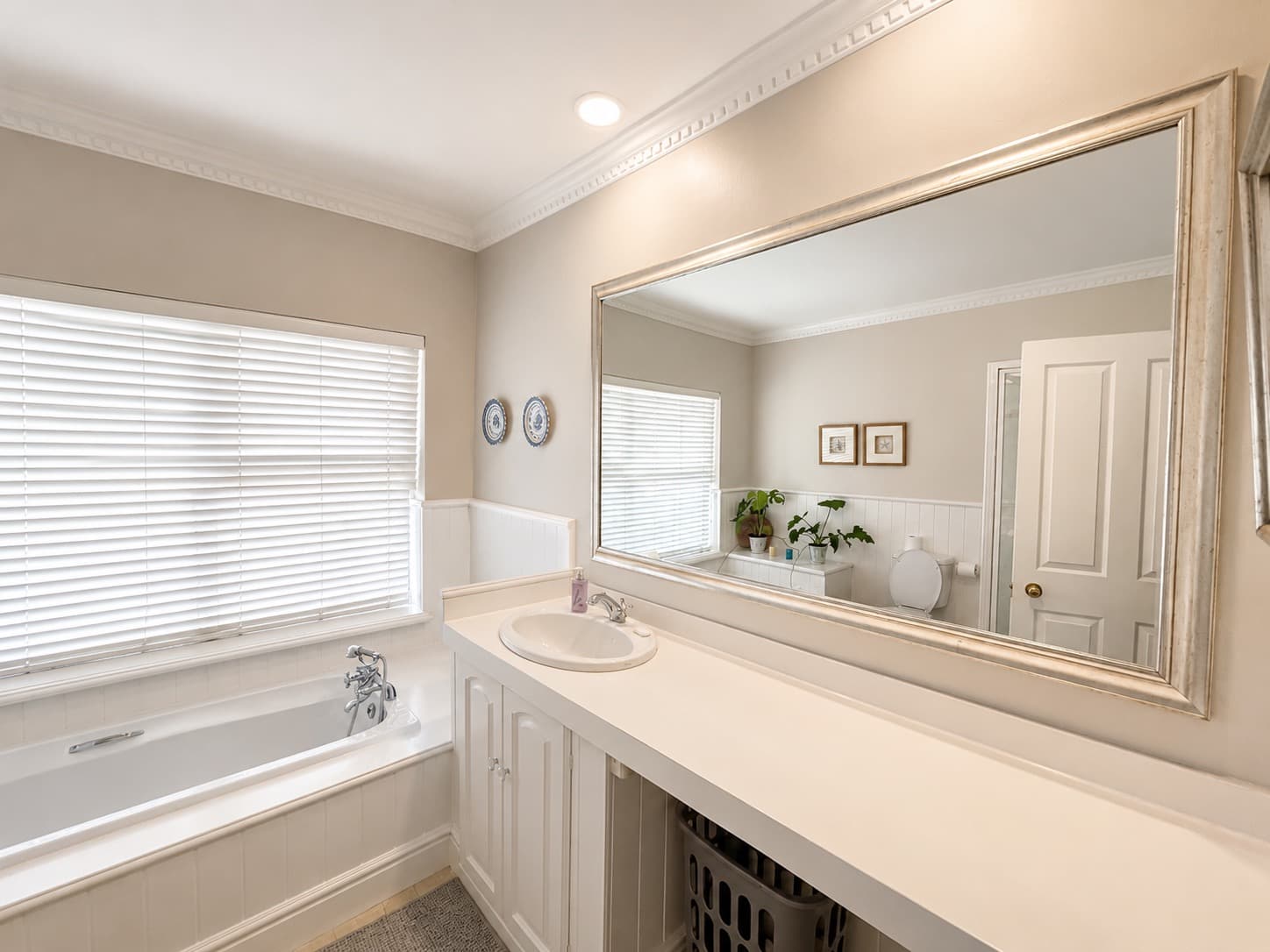 Garden Room en-suite bathroom