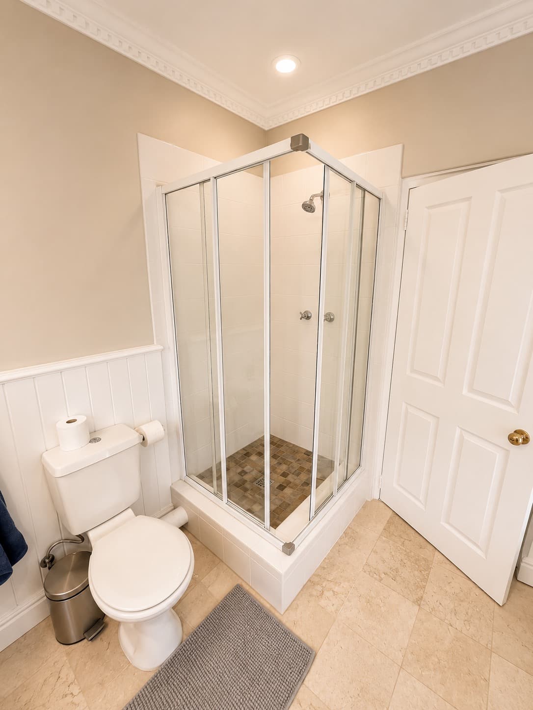 Mountain Room shower